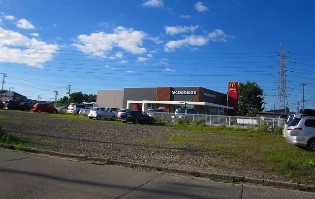 飲食店　マクドナルド 秋田飯島店（飲食店）まで650m