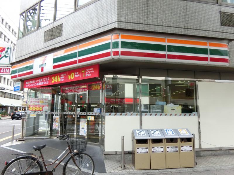 コンビニ　セブンイレブン広島弥生通り店（コンビニ）まで526m