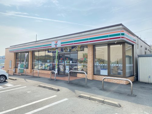 コンビニ　セブンイレブン津市垂水店（コンビニ）まで638m