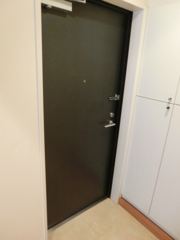 玄関　※同物件別部屋参考写真