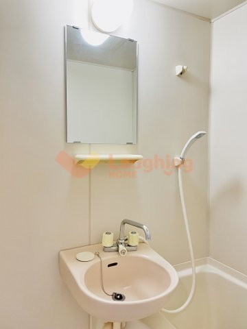 洗面設備　スペースが確保できる洗面所です