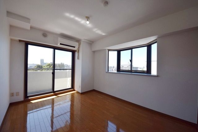 居室・リビング　※角部屋参考画像