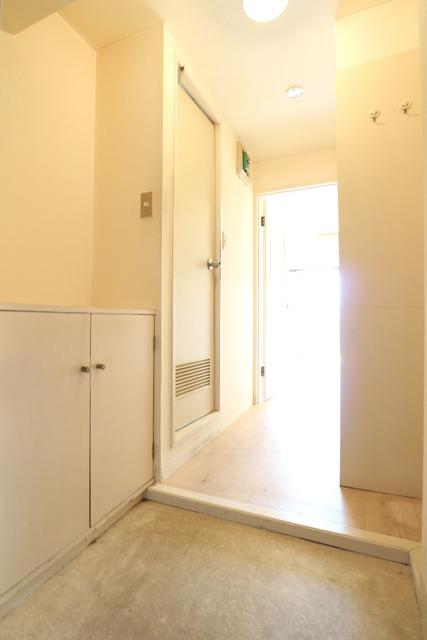 玄関　玄関　※同物件・同仕様画像