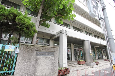 小学校　文京区立金富小学校（小学校）まで576m