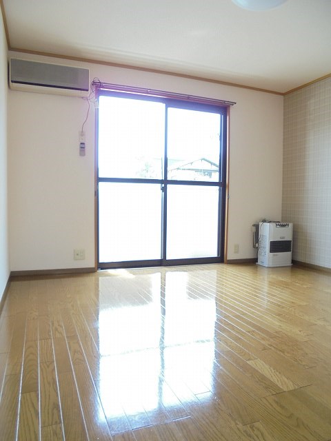 居室・リビング　写真は103号室です（参考）