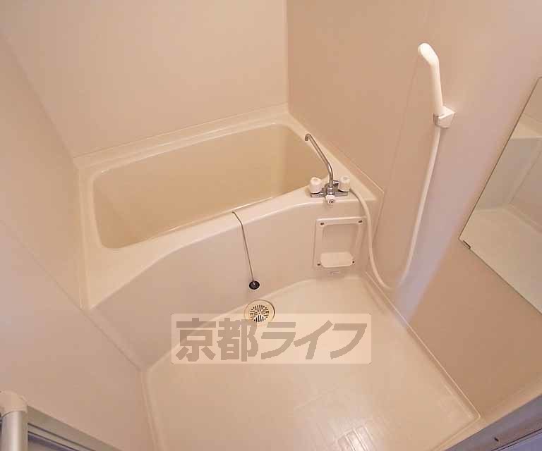 バス・シャワールーム　疲れを癒すバスルーム。