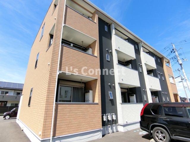 建物外観　２０１３年築のアパートです。