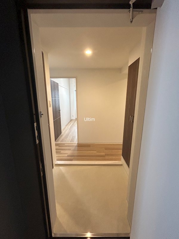玄関　別のお部屋の写真ですが参考までに
