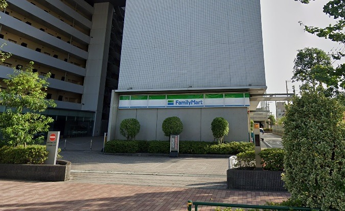 コンビニ　ファミリーマート 羽田五丁目店（コンビニ）まで107m