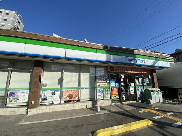 コンビニ　ファミリーマート（コンビニ）まで246m