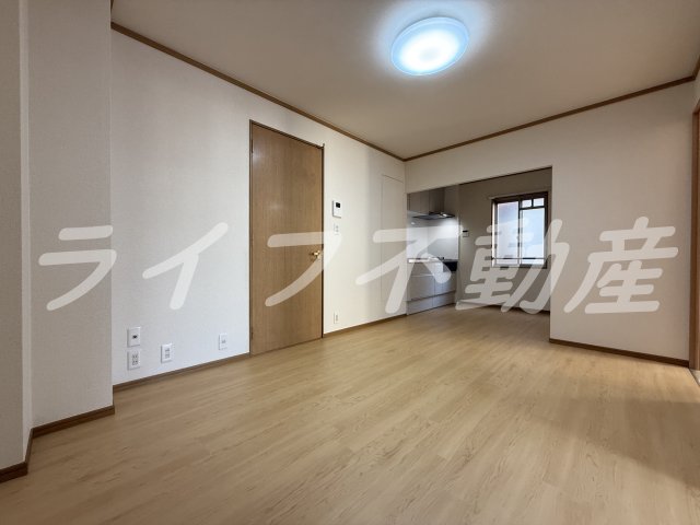 居室・リビング　こちらの居間で趣味の時間をお楽しみください