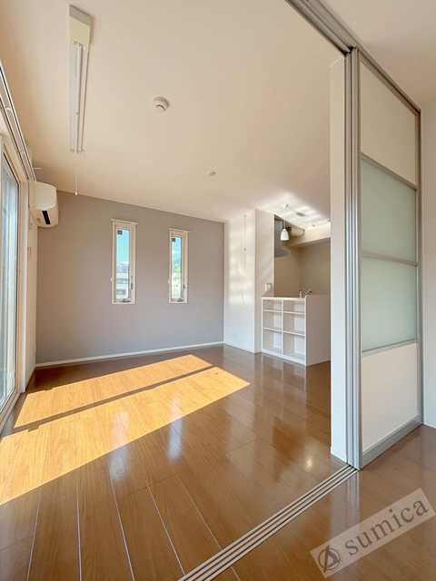 居室・リビング　日当たりのいいお部屋です♪