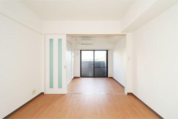 居室・リビング　※写真は同じマンションの違う部屋のものになります。