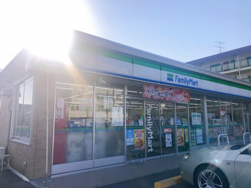 コンビニ　ファミリーマート 津市南新町店（コンビニ）まで796m