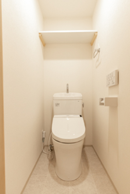 トイレ　※写真は同タイプ住戸です。