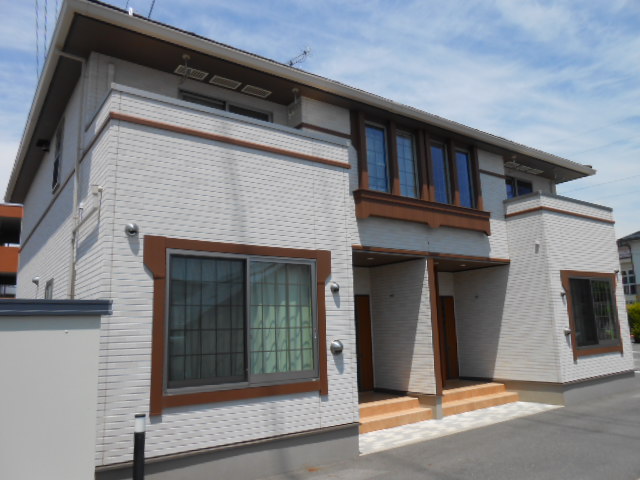 建物外観　バルコニー・玄関側を南西方向より撮影