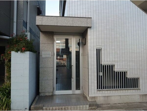 エントランス　名古屋で一番初期費用の安い賃貸専門の不動産会社です(^^)