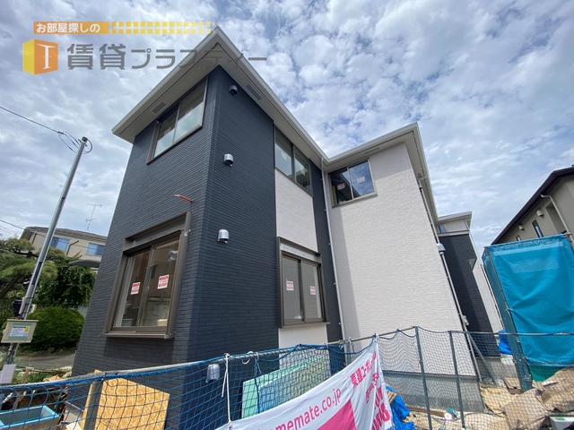 建物外観　６月完成予定の新築、先行申込み受付中。