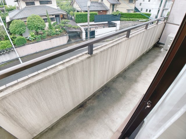 バルコニー　掲載の内装写真は同型タイプの別のお部屋の写真です