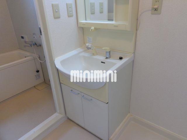 洗面設備　独立洗面化粧台です