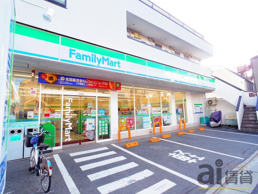 コンビニ　ファミリーマート西荻女子大通り店（コンビニ）まで520m