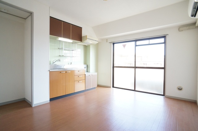 居室・リビング　参考写真（同建物別部屋のものです）