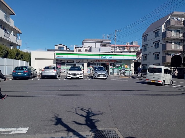 コンビニ　ファミリーマート板橋高島平七丁目店（コンビニ）まで262m