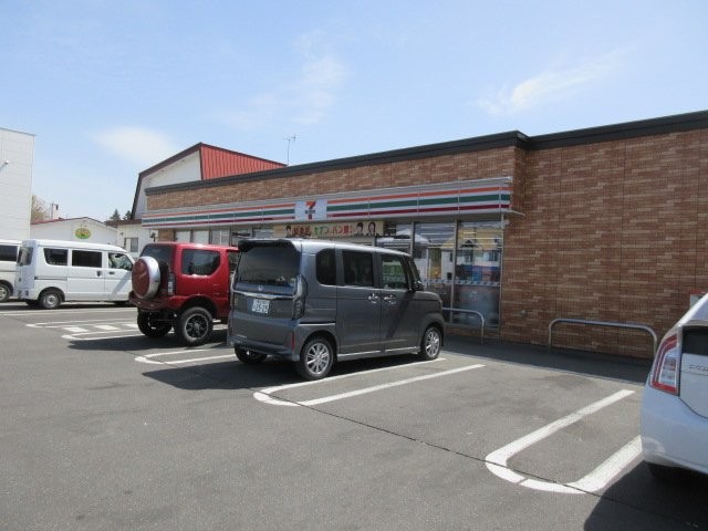コンビニ　セブンイレブン 帯広新緑通店（コンビニ）まで542m