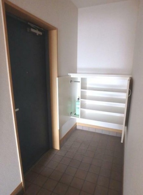 玄関　※別部屋の参考写真です。