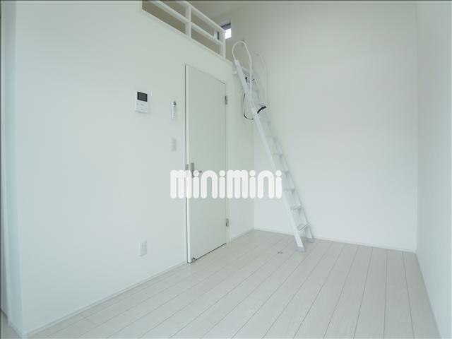 その他部屋・スペース　ロフト付き洋間です。高さのあるお部屋です。