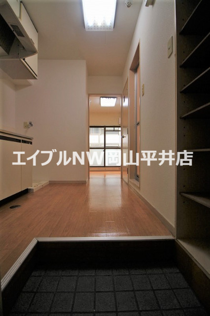 玄関　※同タイプのお部屋の写真です