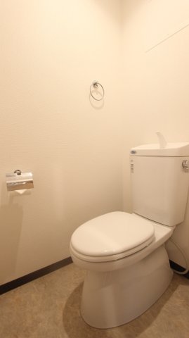 トイレ　写真はイメージです。色仕様は現況優先となります。