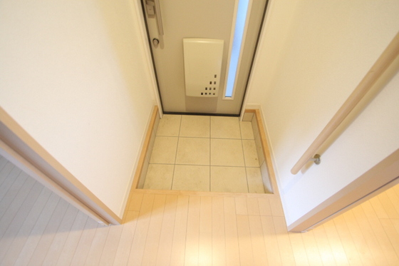 玄関　※別号室の写真です