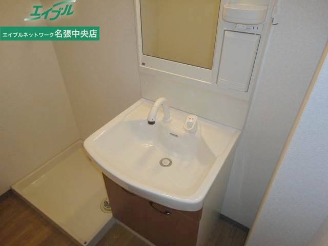 洗面設備　別部屋同型参考写真
