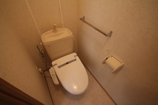 トイレ　同じ建物の別のお部屋の写真です。間取り左右反転有。現況優先。