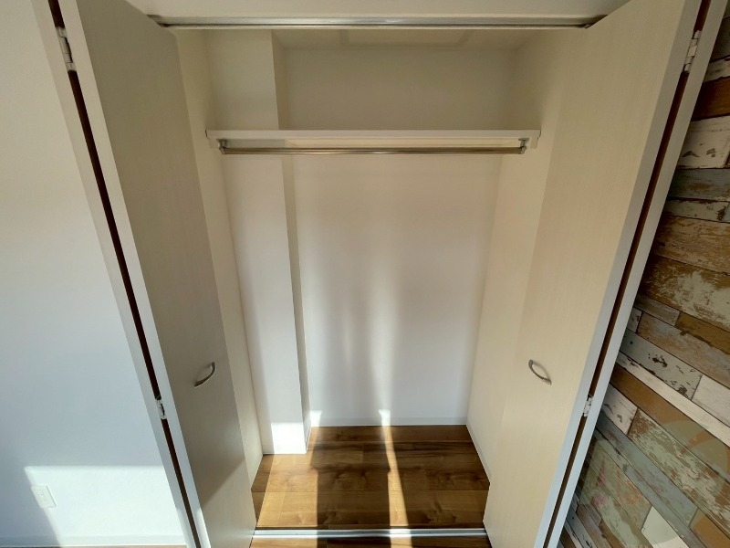 収納　寝室の収納です。部屋がすっきり片付きます。