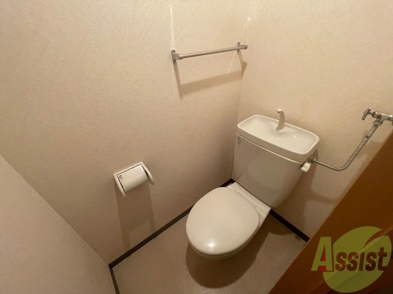 トイレ　こちらはトイレです。清潔感があり、安心して使用できます。