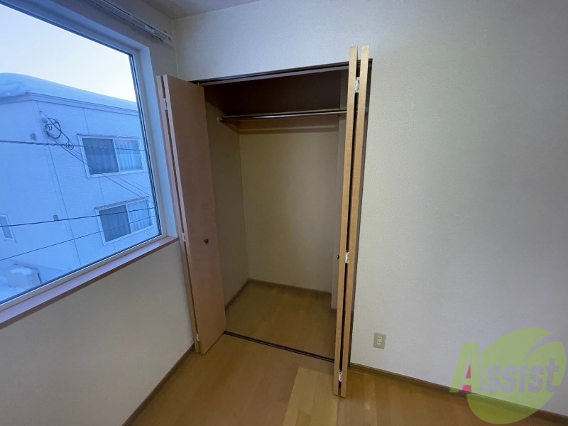 収納　寝室の収納です。部屋がすっきり片付きます。