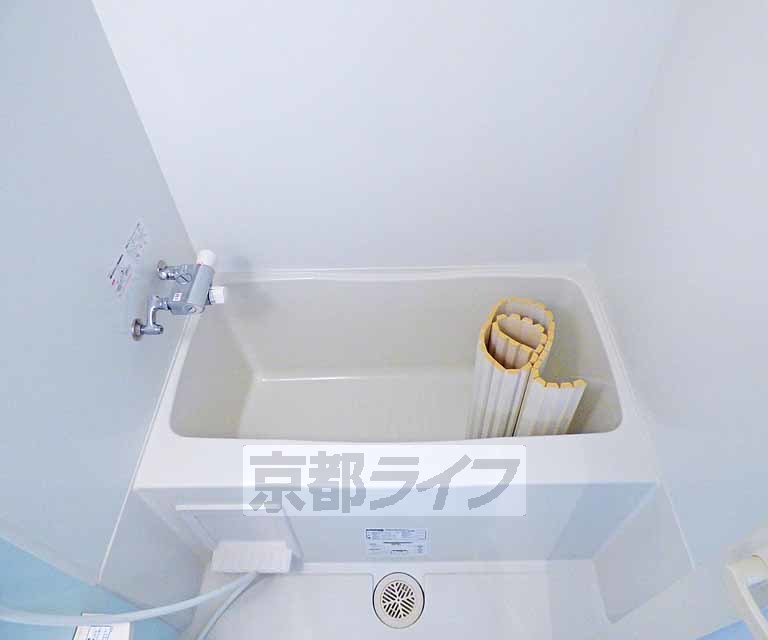 バス・シャワールーム　深いお風呂です。