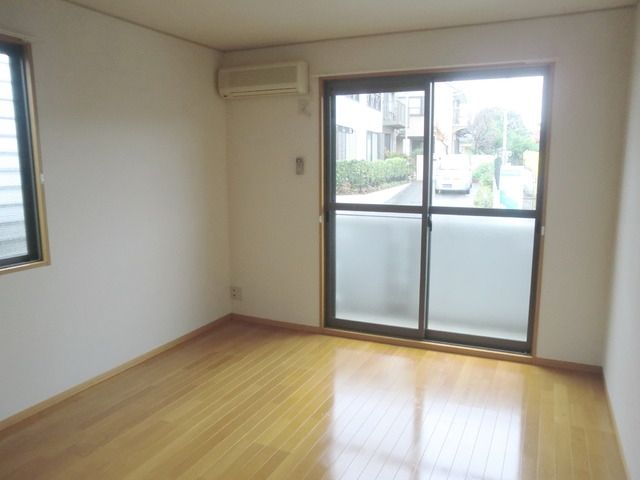 居室・リビング　★２面採光で明るい７帖のお部屋です★