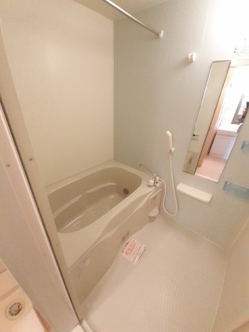 バス・シャワールーム　落ち着いた空間のお風呂です