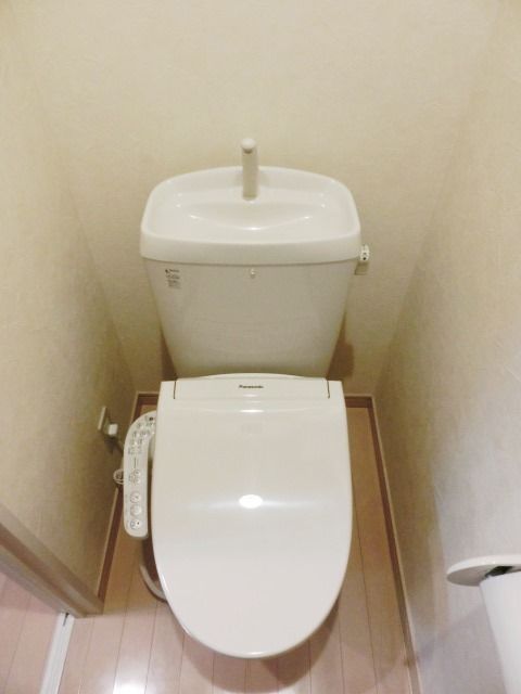 トイレ　温水洗浄機能付きトイレ