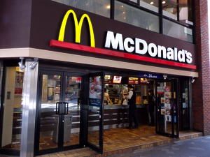 飲食店　マクドナルド松戸東口店（飲食店）まで277m