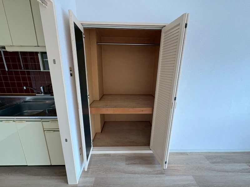 収納　寝室の収納です。部屋がすっきり片付きます。