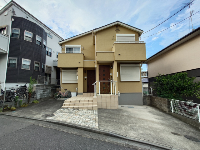建物外観　閑静な住宅街のテラスハウス
