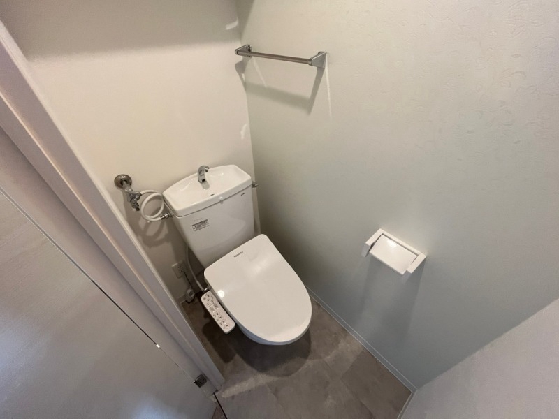 トイレ　こちらはトイレです。清潔感があり、安心して使用できます。
