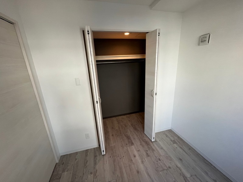 収納　寝室の収納です。部屋がすっきり片付きます。