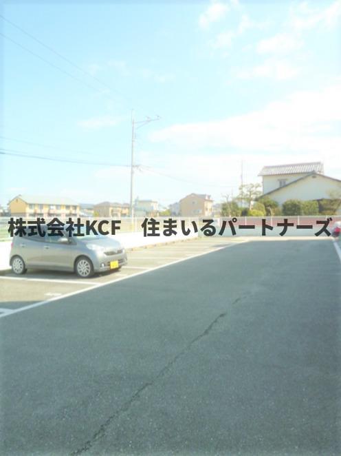 駐車場　駐車場に車を止められます