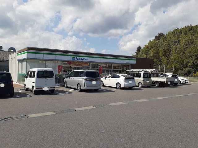 その他　ファミリーマート　湖南下田口店まで650m