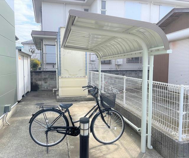 その他設備　屋根付き自転車置き場